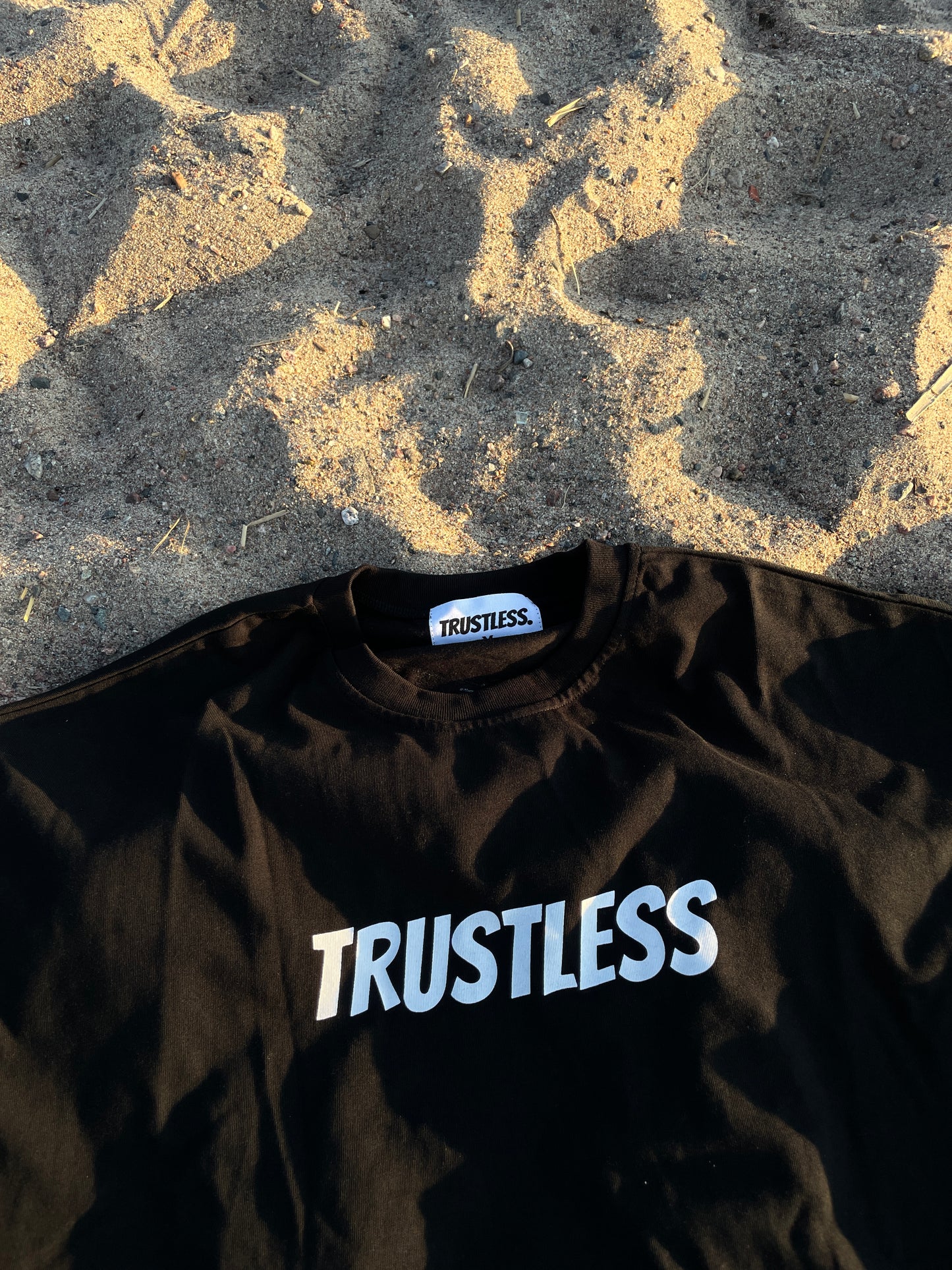 NO TRUST JUST HUSTLE BLACK T-SHIRT