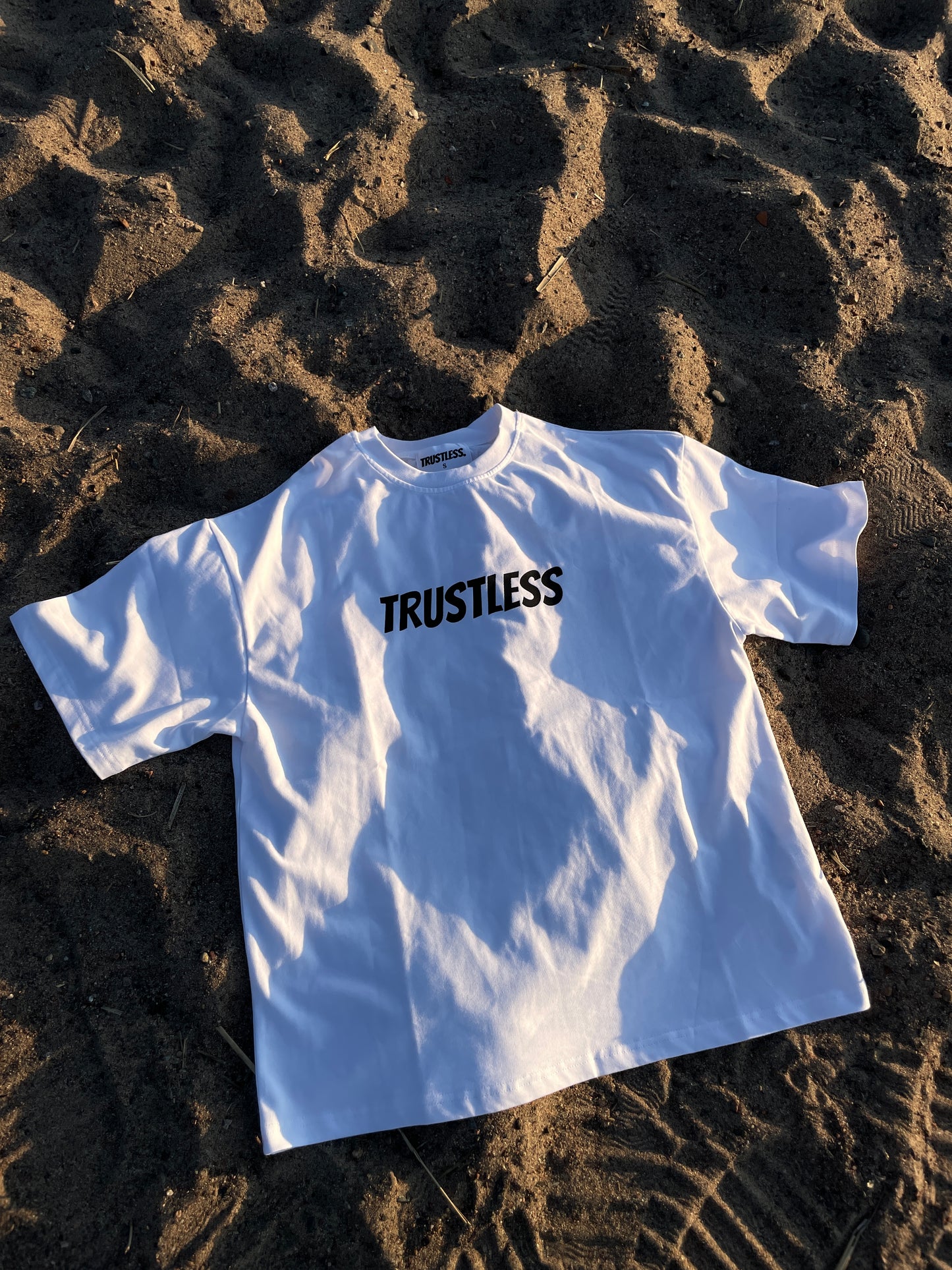 NO TRUST JUST HUSTLE WHITE T-SHIRT