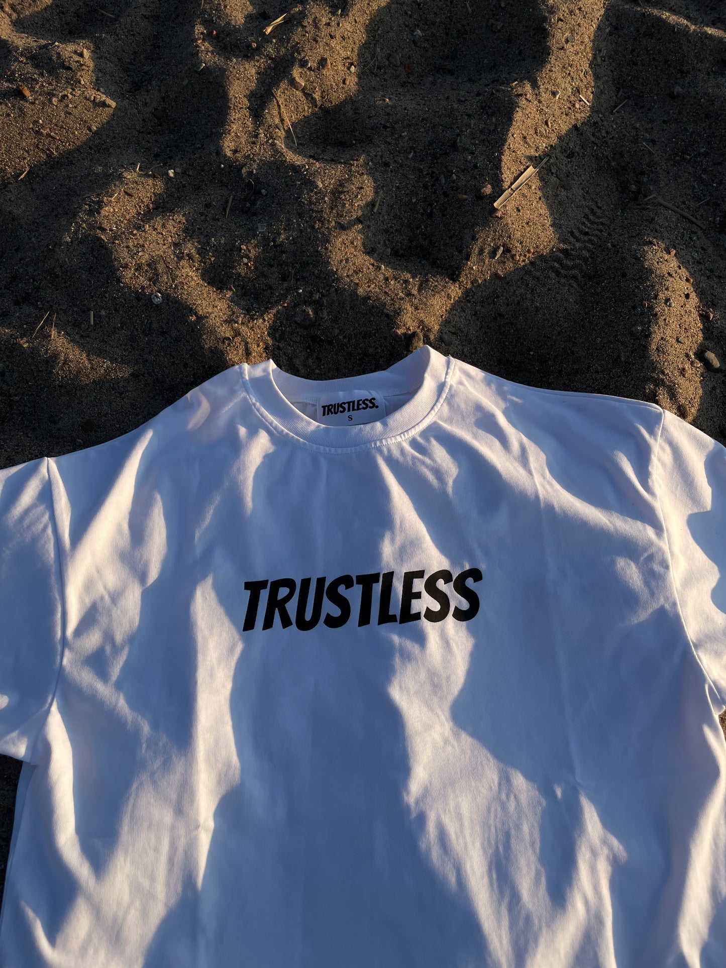 NO TRUST JUST HUSTLE WHITE T-SHIRT