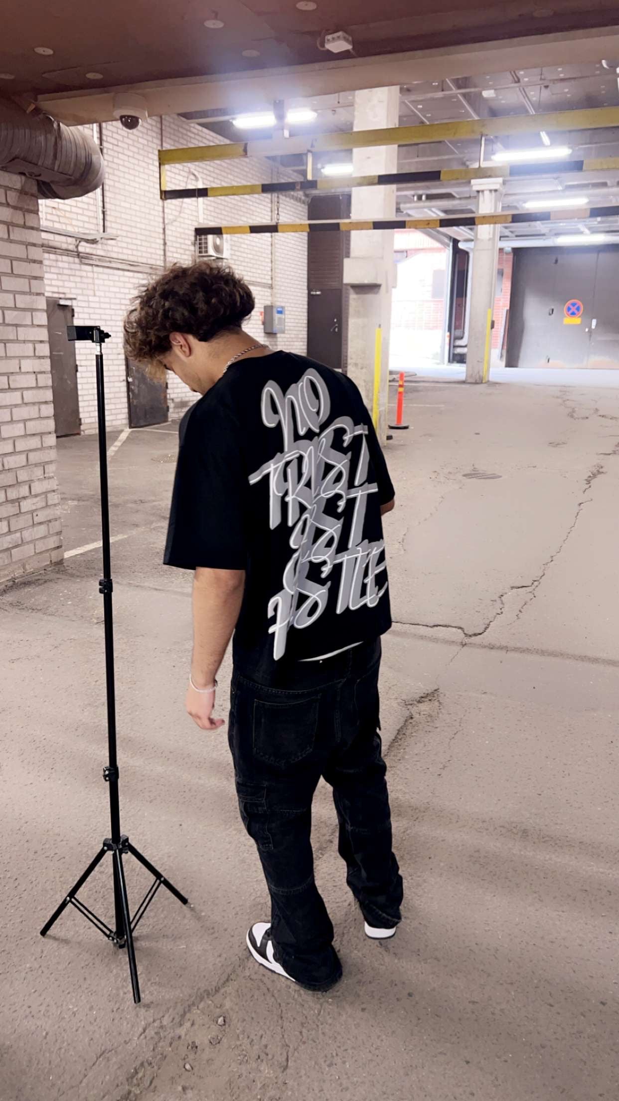 NO TRUST JUST HUSTLE BLACK T-SHIRT