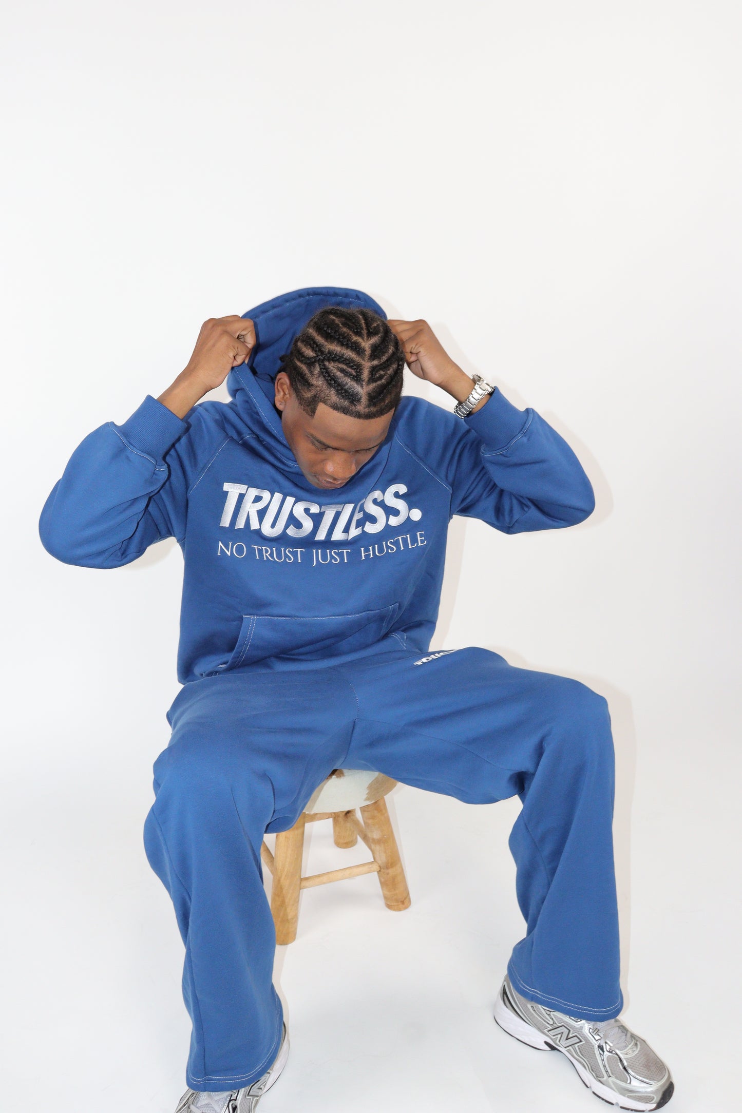 TRUSTLESS NAVY BLUE PANTS