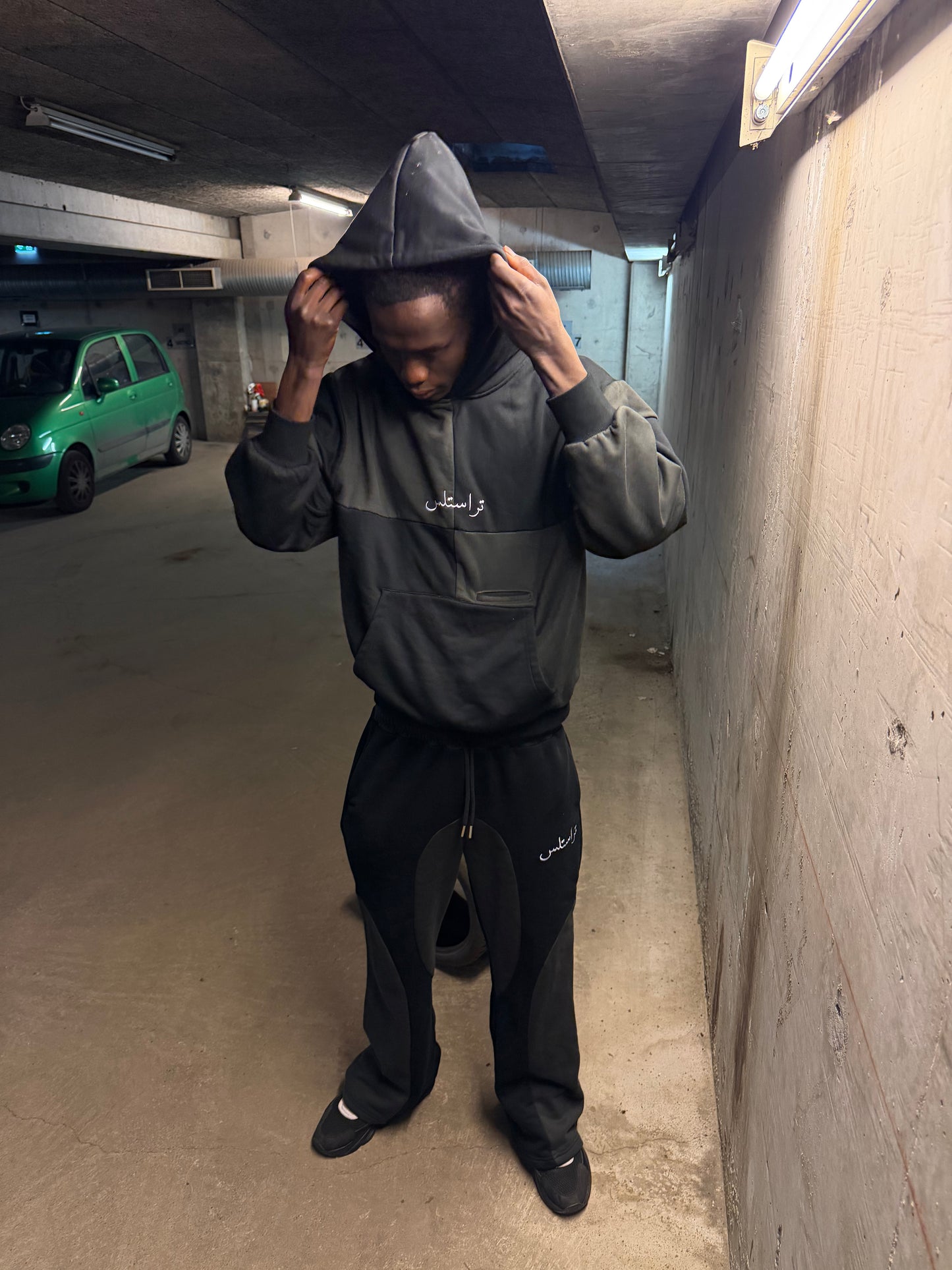 TRUSTLESS LEIL HOODIE