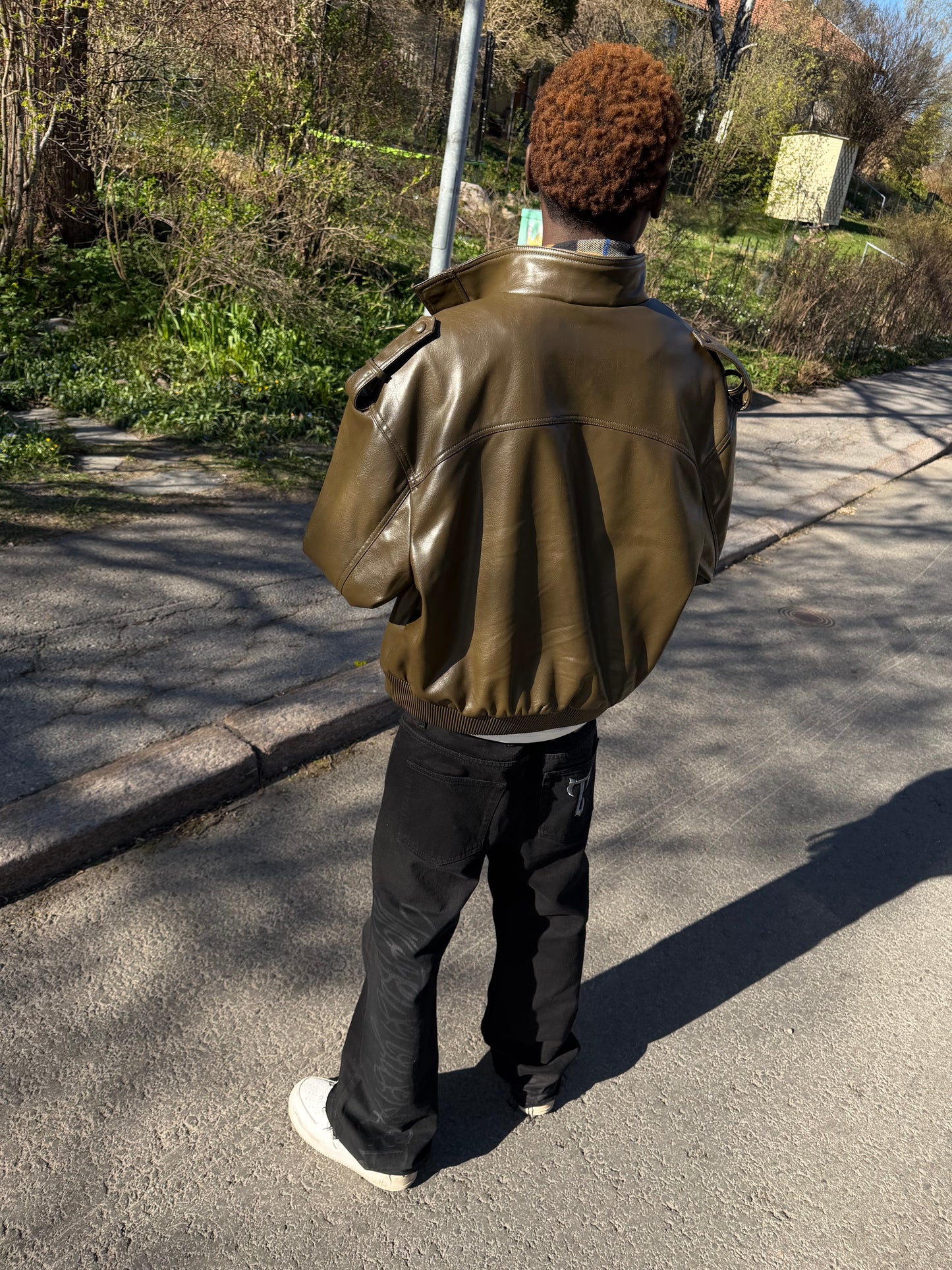 TRUSTLESS FLARED JEANS