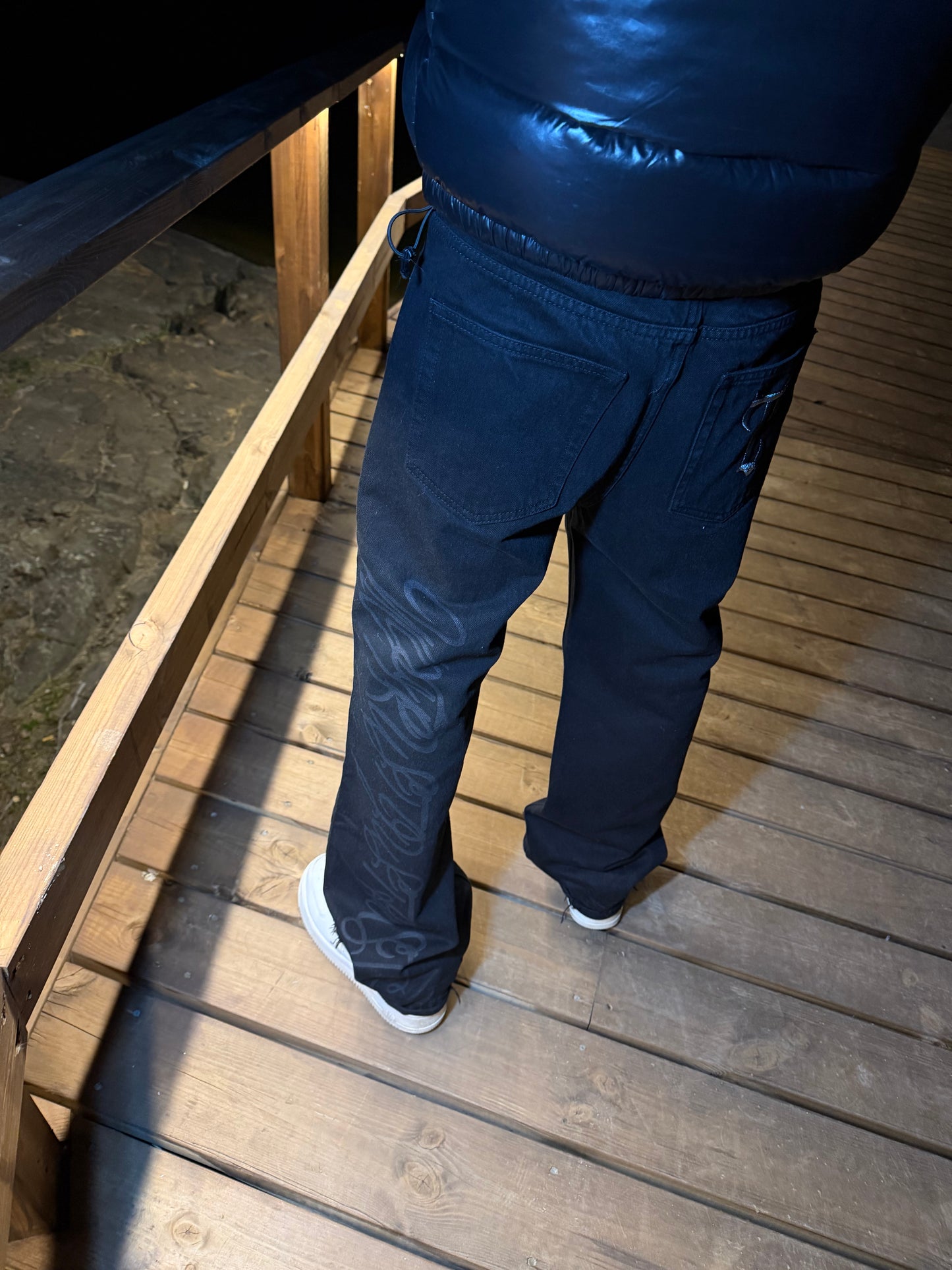 TRUSTLESS FLARED JEANS