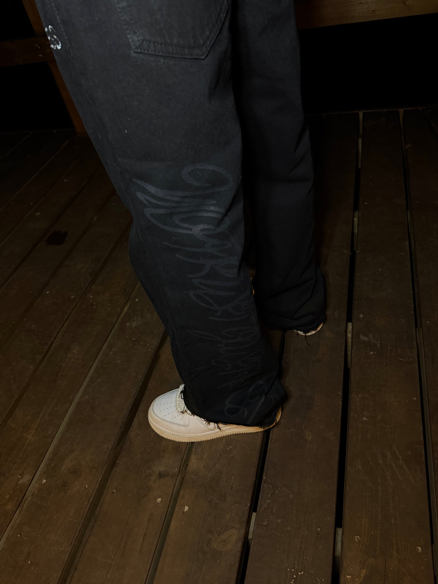 TRUSTLESS FLARED JEANS
