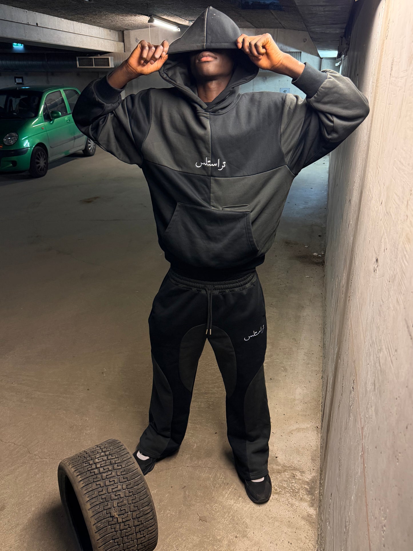 TRUSTLESS LEIL HOODIE