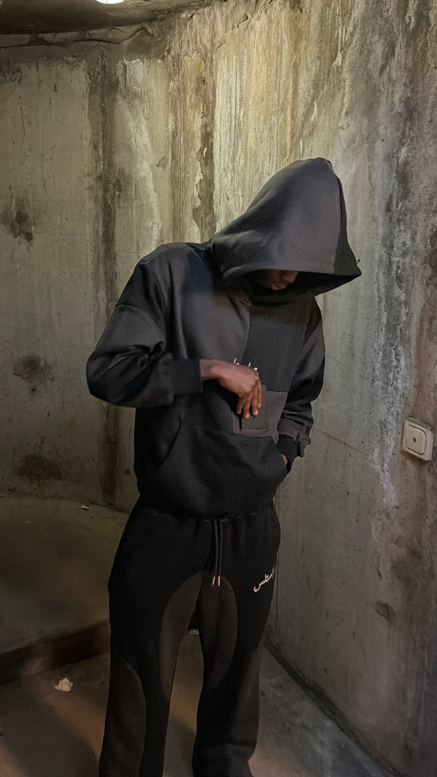 TRUSTLESS LEIL HOODIE