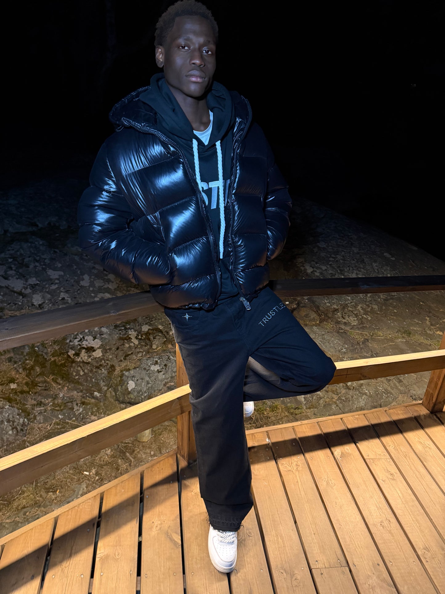 TRUSTLESS FLARED JEANS