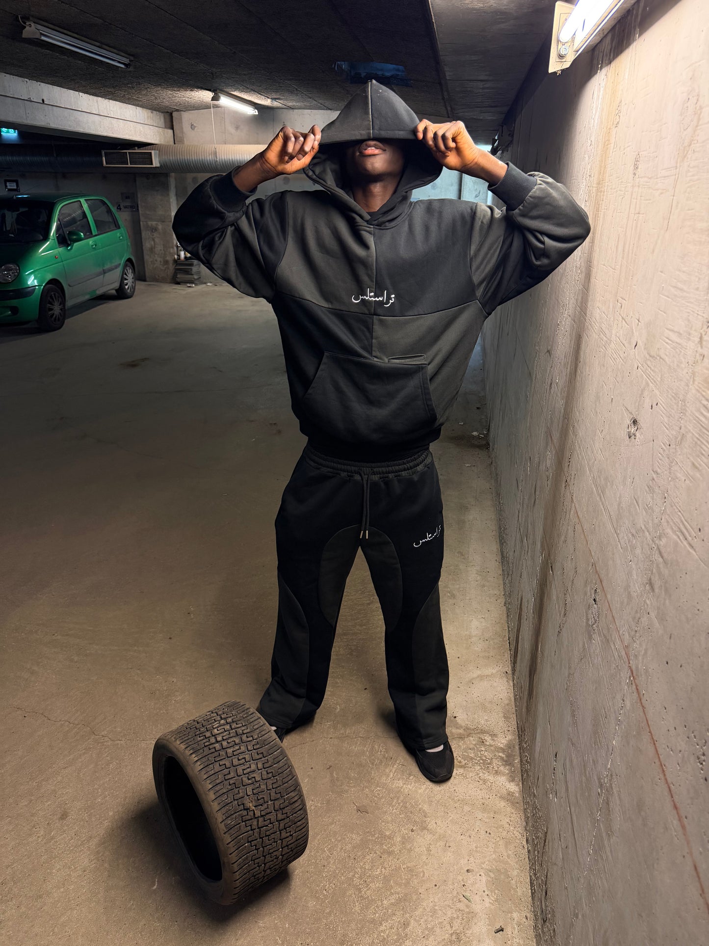 TRUSTLESS LEIL HOODIE