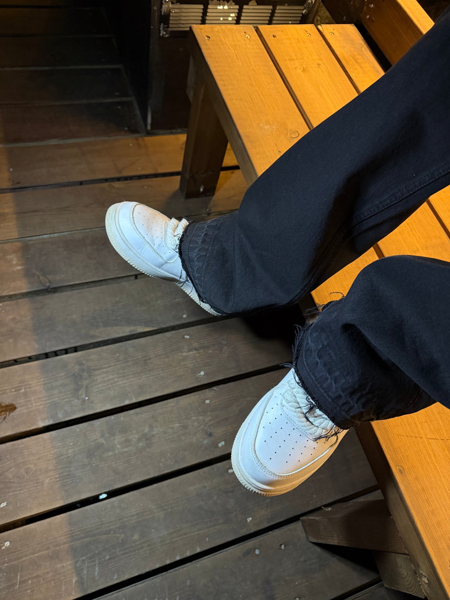 TRUSTLESS FLARED JEANS