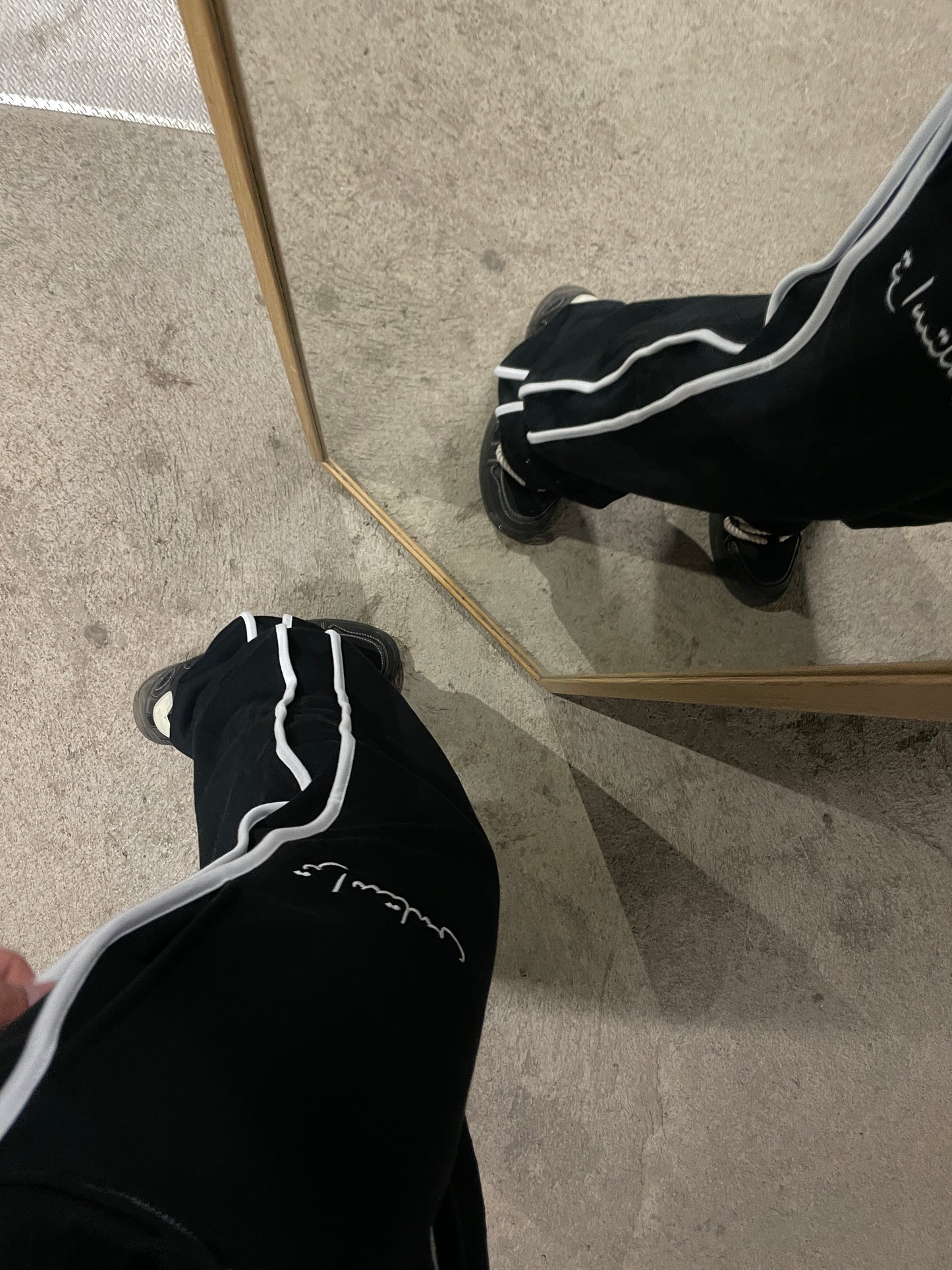 TRUSTLESS BLACK LINE PANTS